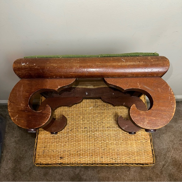 Vintage Handcrafted Needlepoint Floral Footstool Wood Victorian Grandma Green - Picture 10 of 16